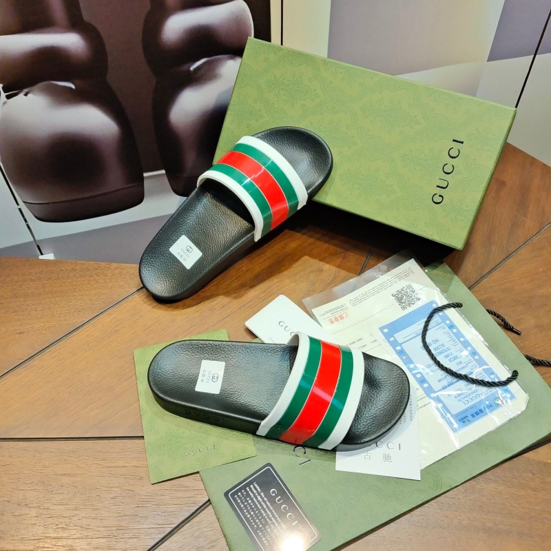 G*u*i slippers